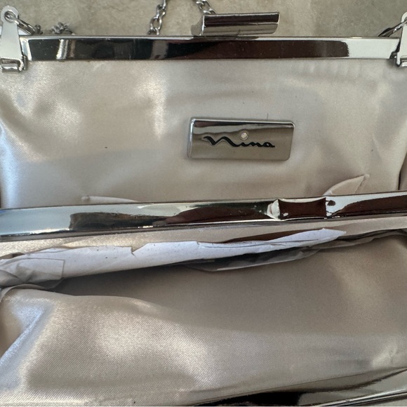 Nina pleated clutch bag - Picture 11 of 15